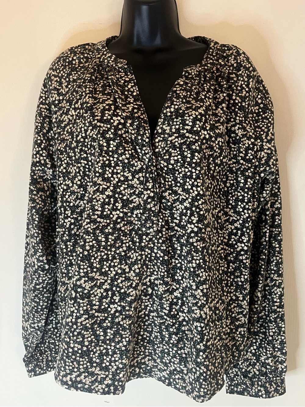 Universal Thread Black and White Ditsy Long-Sleeve Tunic
